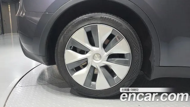 Tesla Model Y — Фото автомобиля 5