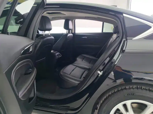 Buick Regal — Фото автомобиля 11