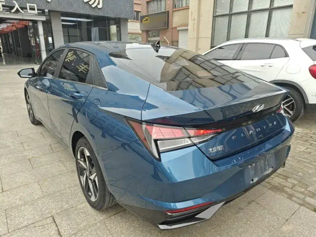Hyundai Elantra — Фото автомобиля 4