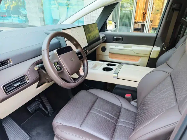 Li Auto MEGA — Фото автомобиля 8