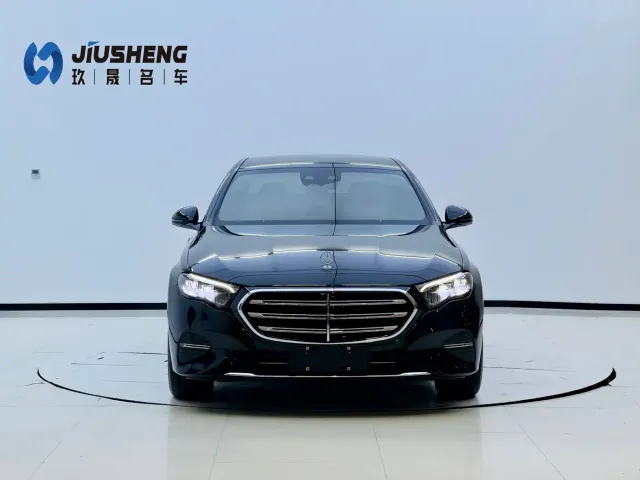 Mercedes-Benz E-Class — Фото автомобиля 2