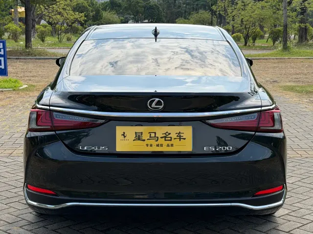 Lexus ES — Фото автомобиля 17