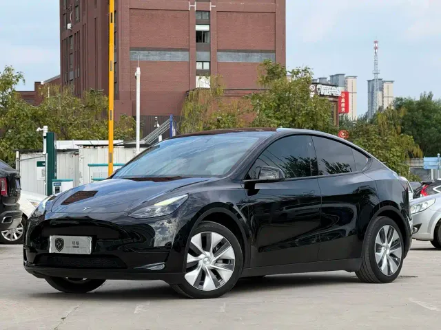 Фотография автомобиля — Tesla Model Y