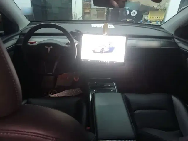 Tesla Model Y — Фото автомобиля 9