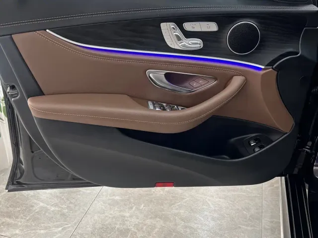 Mercedes-Benz E-Class — Фото автомобиля 9