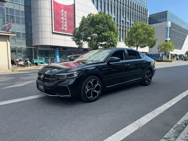 Фотография автомобиля — Volkswagen Passat