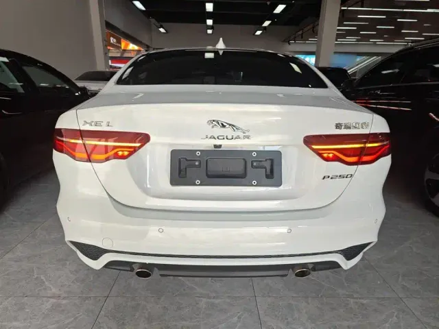 Jaguar XEL — Фото автомобиля 21