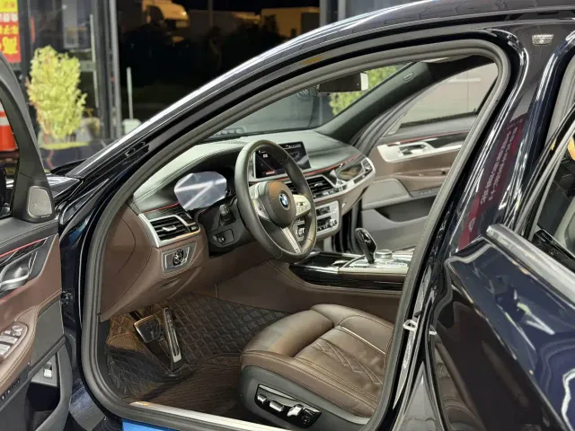 BMW 7 Series — Фото автомобиля 12