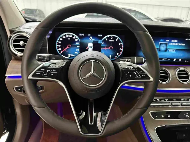 Mercedes-Benz E-Class — Фото автомобиля 5