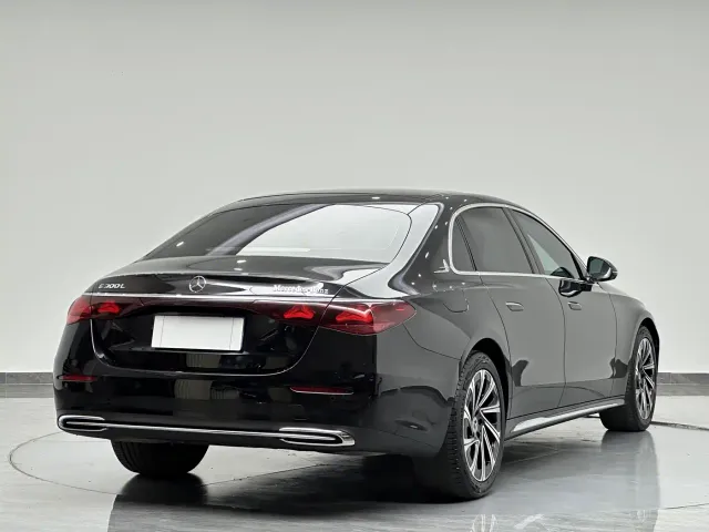 Mercedes-Benz E-Class — Фото автомобиля 8