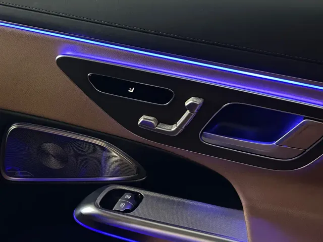 Mercedes-Benz E-Class — Фото автомобиля 12