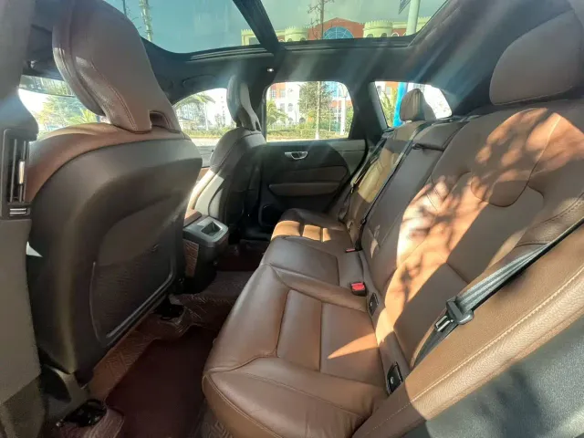 Volvo XC60 — Фото автомобиля 7