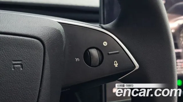Tesla Model Y — Фото автомобиля 17
