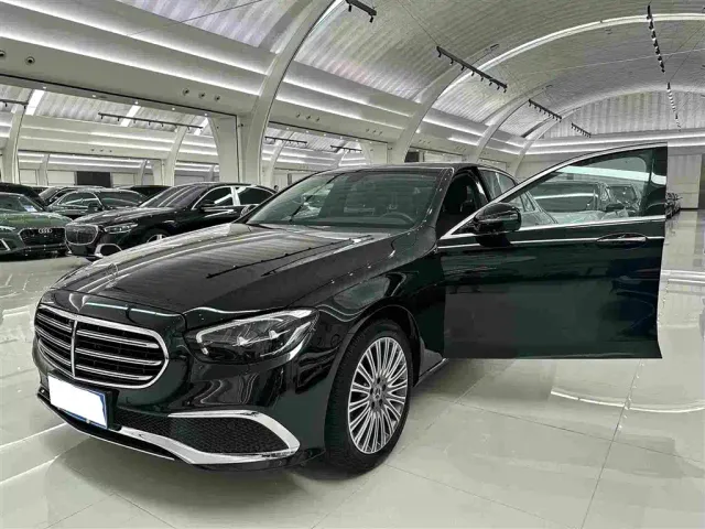 Mercedes-Benz E-Class — Фото автомобиля 5
