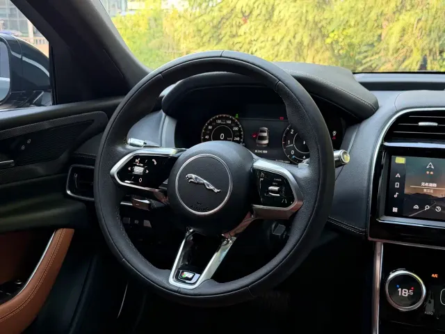 Jaguar XEL — Фото автомобиля 8