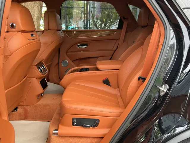 Bentley Bentayga — Фото автомобиля 16