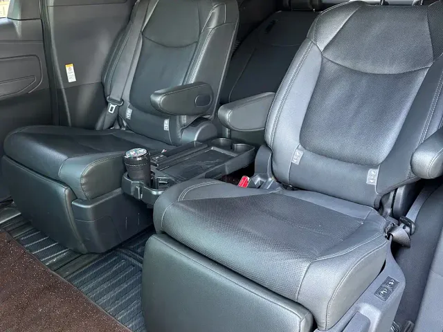 Toyota Sienna — Фото автомобиля 7
