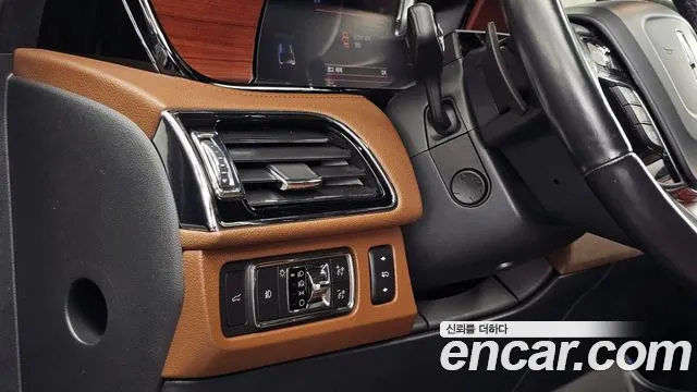Lincoln Navigator — Фото автомобиля 22