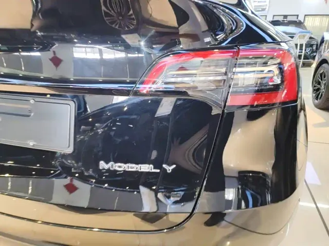 Tesla Model Y — Фото автомобиля 7