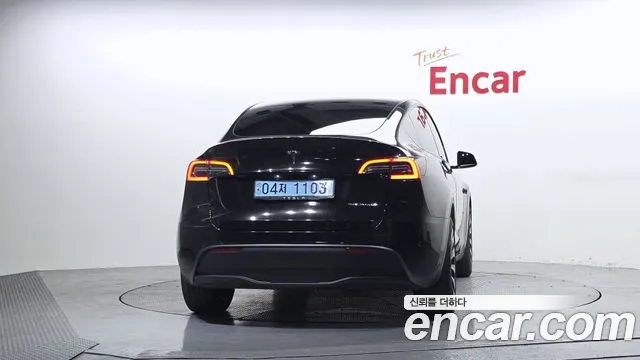 Tesla Model Y — Фото автомобиля 4