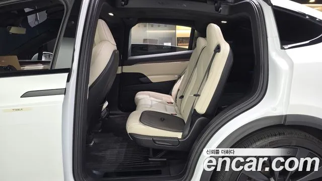 Tesla Model X — Фото автомобиля 25