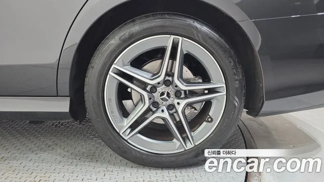 Mercedes-Benz E-Class — Фото автомобиля 19