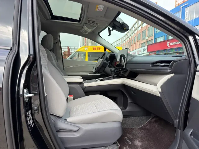 Toyota Sienna — Фото автомобиля 10