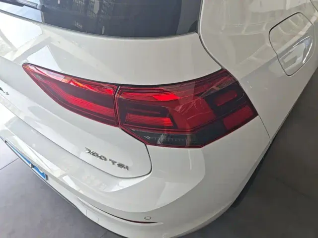 Volkswagen Golf — Фото автомобиля 7