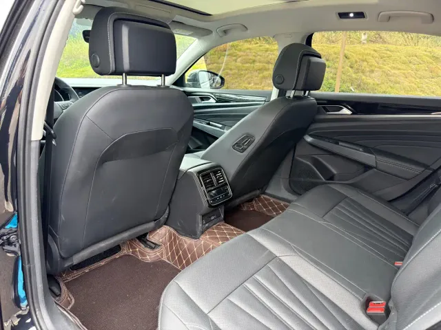 Volkswagen Passat — Фото автомобиля 9
