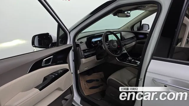 Kia Carnival Generation 4 — Фото автомобиля 10