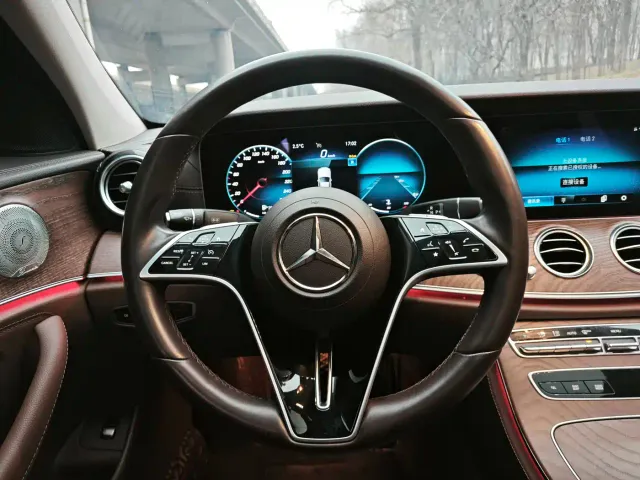 Mercedes-Benz E-Class — Фото автомобиля 8