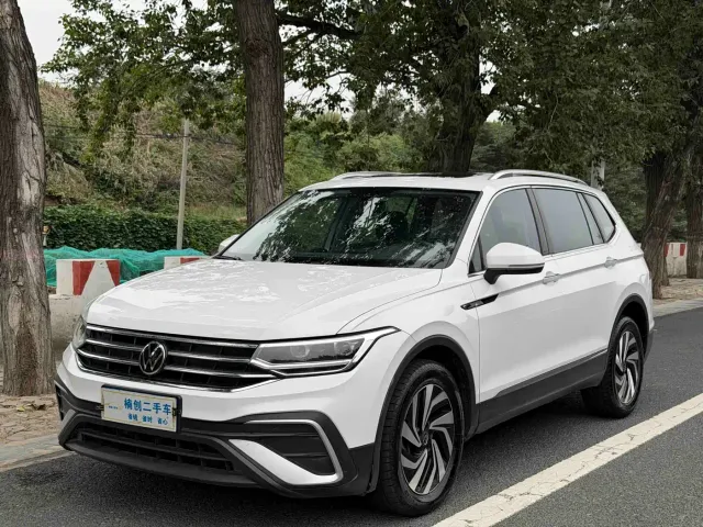 Фотография автомобиля — Volkswagen Tiguan L