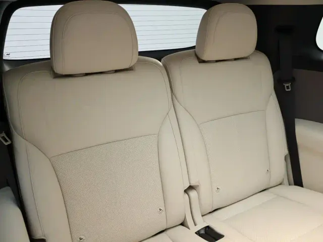 Li Auto i8 — Фото автомобиля 24