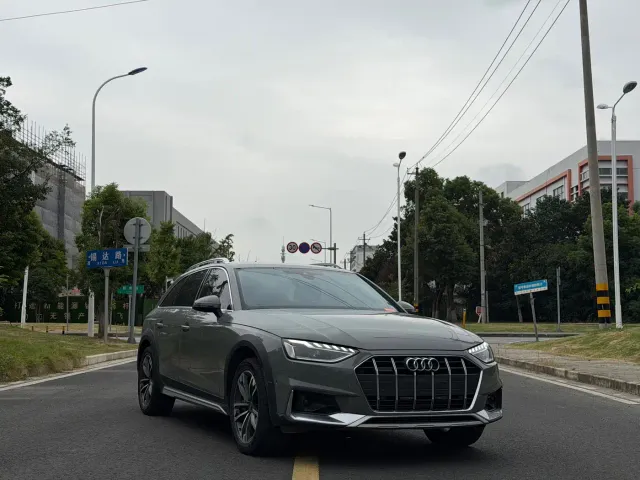 Фотография автомобиля — Audi A4