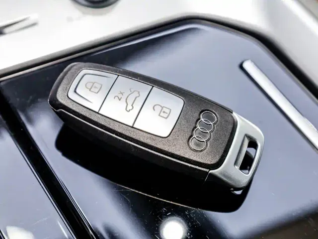 Audi Audi Q6 2023 45 TFSI quattro Uniform Cloud Yulin Package — Фото автомобиля 22