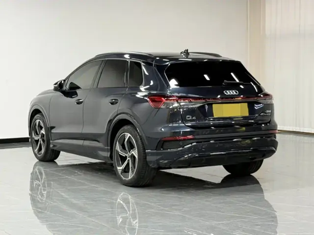 Audi Q4 e-tron — Фото автомобиля 4