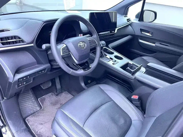 Toyota Sienna — Фото автомобиля 5