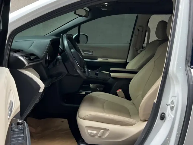 Toyota Sienna — Фото автомобиля 7