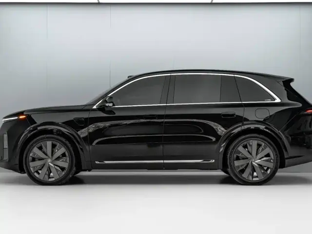Li Auto L8 — Фото автомобиля 4