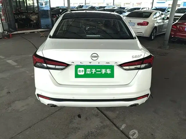 Nissan Teana — Фото автомобиля 3