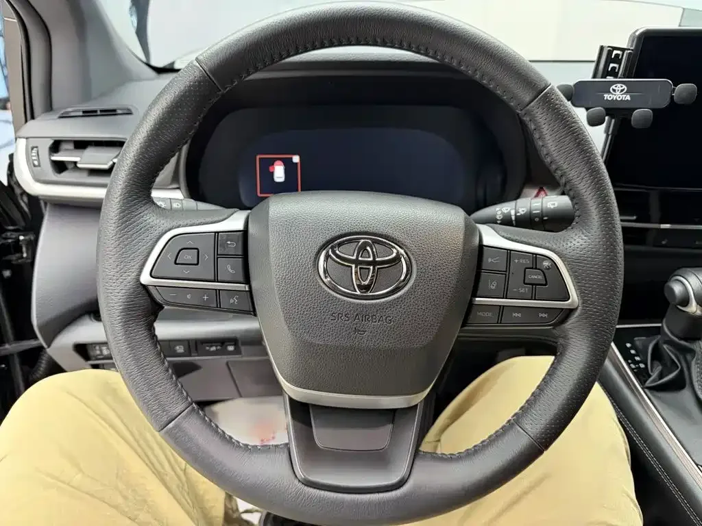 Toyota Granvia 2024 2.5L Hybrid Premium PLUS 4WD Edition — Фото автомобиля 15