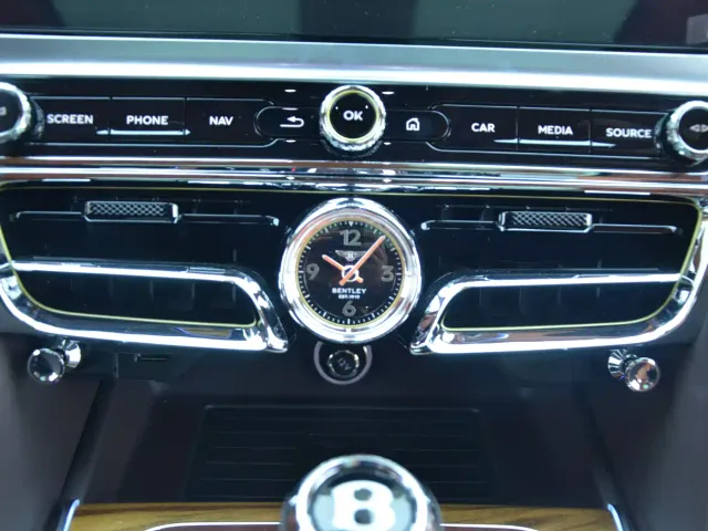 Bentley Flying Spur — Фото автомобиля 12