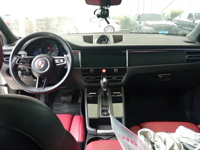 Porsche Macan — Фото автомобиля 12