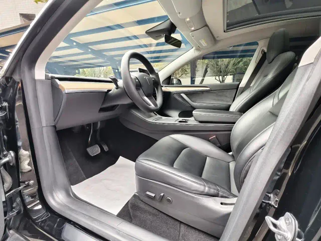 Tesla Model Y — Фото автомобиля 5