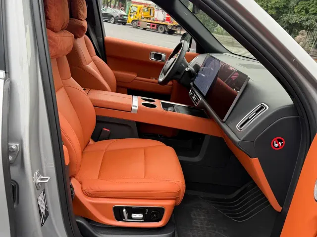 Li Auto L8 — Фото автомобиля 8