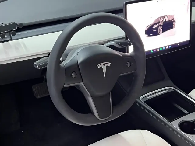 Tesla Model 3 — Фото автомобиля 7
