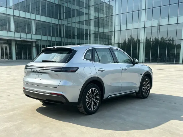 Geely Galaxy Starship 7 EM-i — Фото автомобиля 17