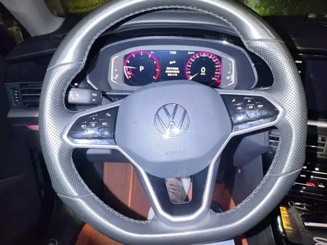 Volkswagen Passat — Фото автомобиля 15