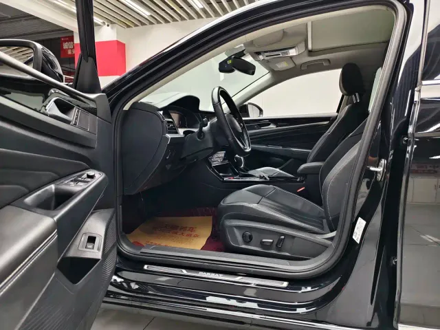 Volkswagen Passat — Фото автомобиля 3