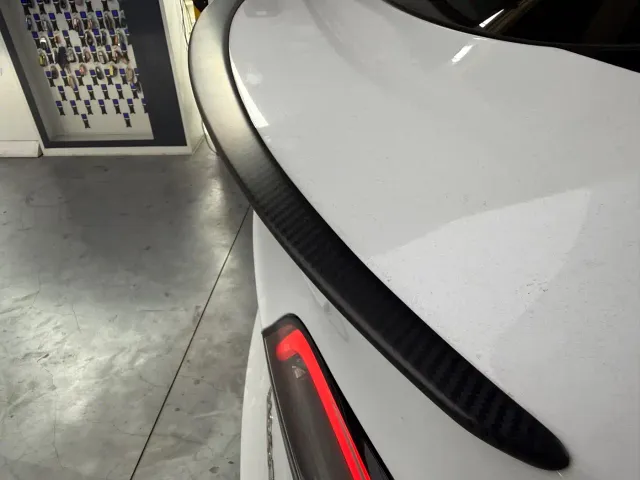 Tesla Model Y — Фото автомобиля 13